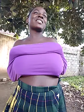 Broan_me: διαδικτυακό σόου στην κάμερα