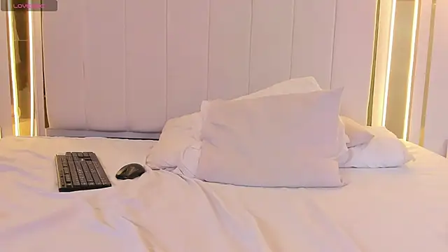 Živý XXX chat naughtyrose_vc