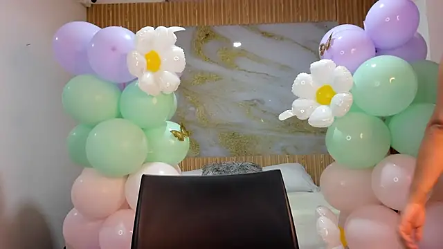 XXX chat uživo modela samy_19_