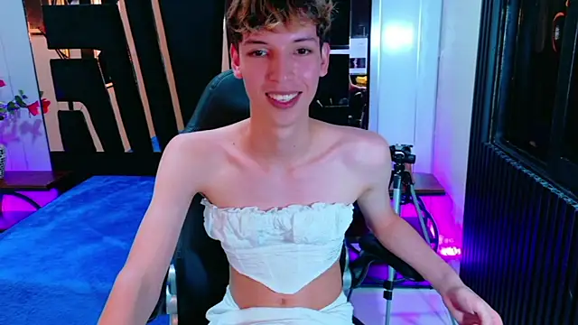 Stefany_PiInk Chat XXX in diretta