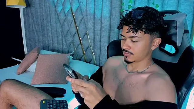 NicolaiKarav Webcam show