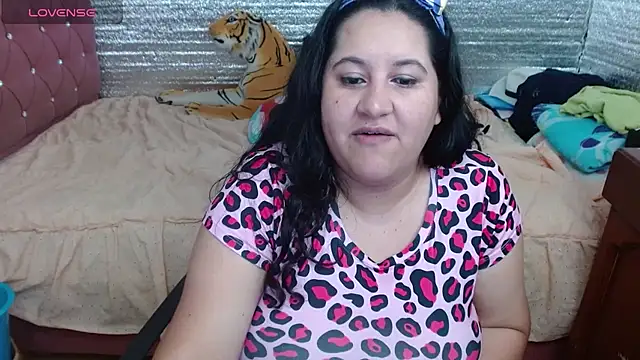 EMILY-NESSA élő XXX-chatje