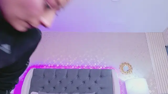 TaniaBlaze's Live XXX Chat