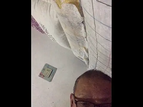 yaocaobi8's Webcam Show