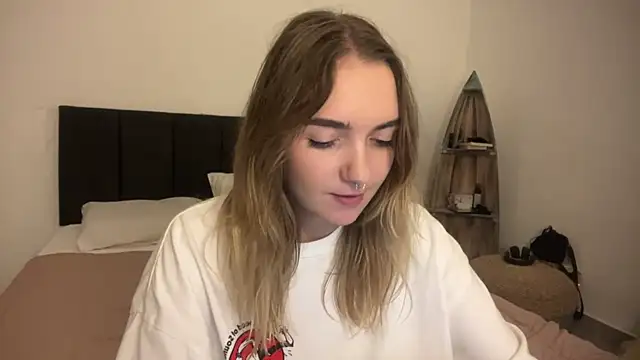 Chatroom XXX en direct de RoxyWet