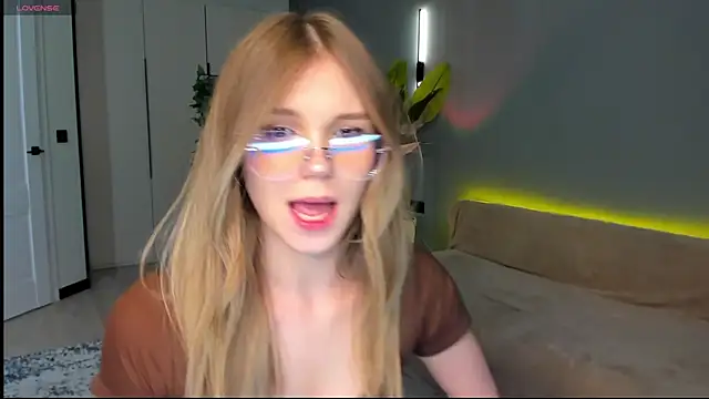 linakorvin's Webcam Show