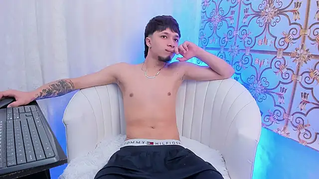 NewDannii Webcam show