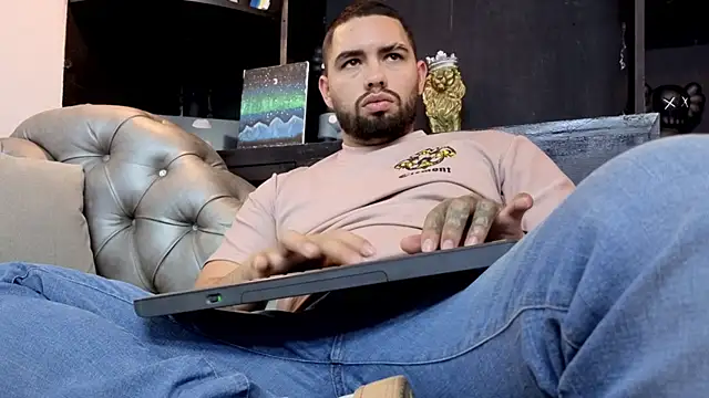 matteosantos: онлайн-секс-чат