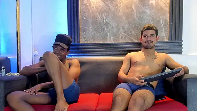 Latins_on_fire Pertunjukan Webcam