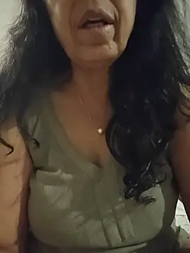 NakedMILFxのライブXXXチャット