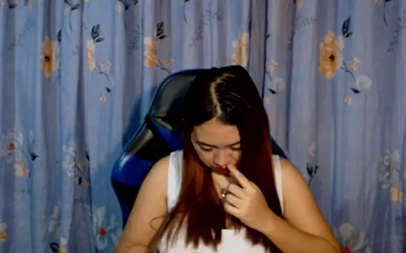 urlover_mae26 Chat XXX in diretta