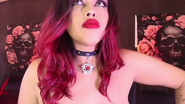 EvaaFoxxy1 Chat XXX in diretta