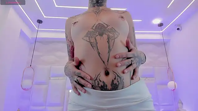 XXX chat uživo modela doll__bella