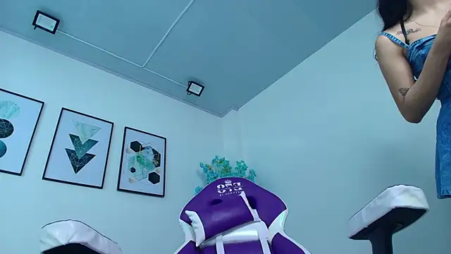 Maddie_T18 Live XXX-Chat