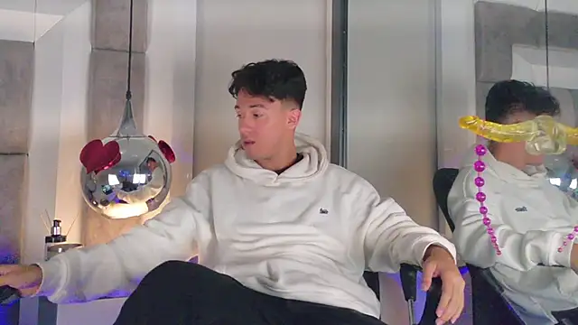 Austin_Reedss: διαδικτυακό σόου στην κάμερα