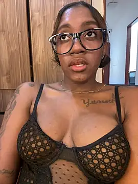 Emi_rousse's Live XXX Chat