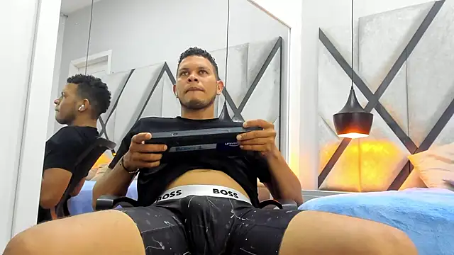 Chatroom XXX en direct de NohaBrooks