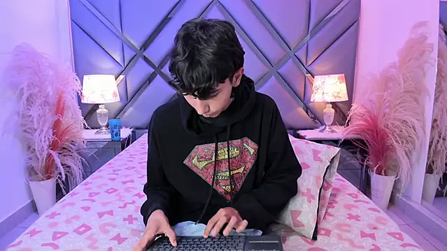 Chatroom XXX en direct de Milan_LewisS