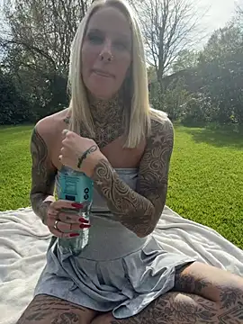 Lara-CumKitten Webcam Show