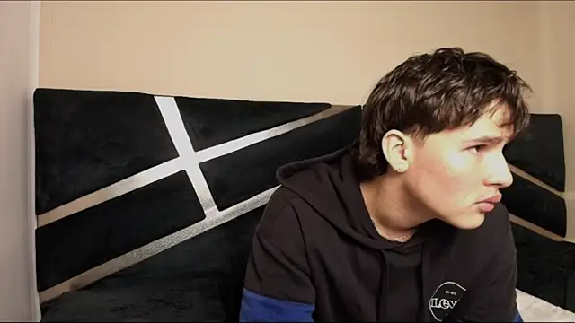 Chatroom XXX en direct de SEXYBOY_VC