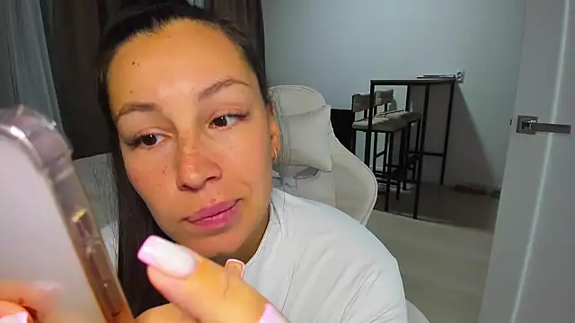 Chat +18 de AvisFlowers ao vivo