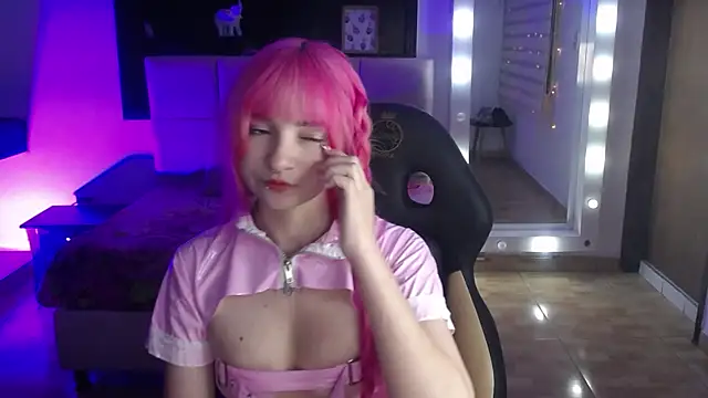 _Charlotte_Collins_'s Live XXX Chat