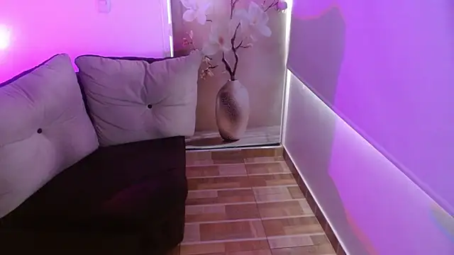 milfrousse élő XXX-chatje