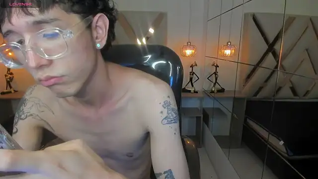 Show modela Dewon20_ na web-kameri