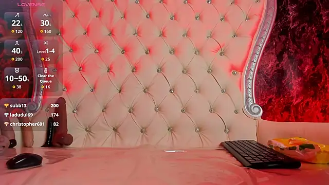 Chat +18 de MirandaSould ao vivo