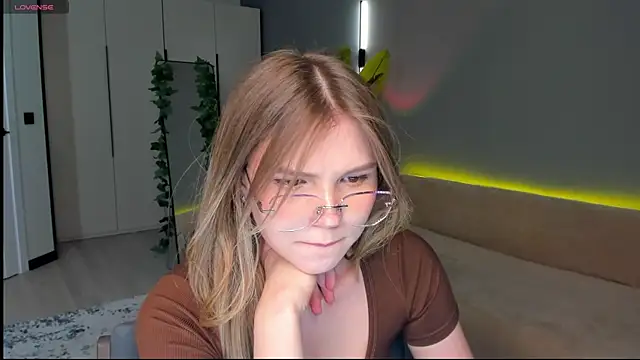 linakorvin's Live XXX Chat