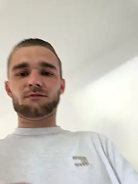 Benjamiinlt Show in webcam