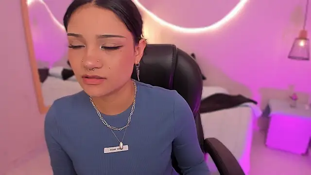 renee_shelby_'s Live XXX Chat