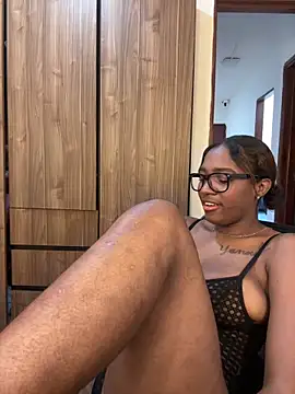 XXX chat uživo modela Emi_rousse