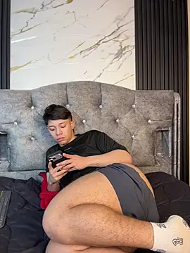 Chat XXX en directo de Noah-ledom