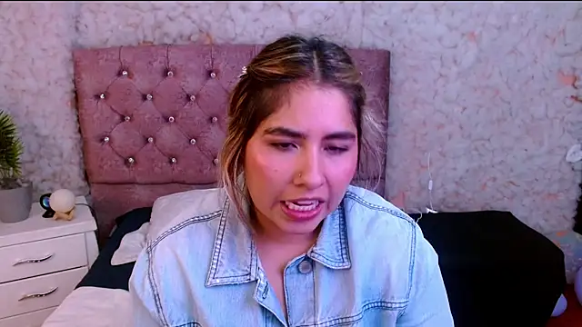 Chatroom XXX en direct de Sofiazaf_