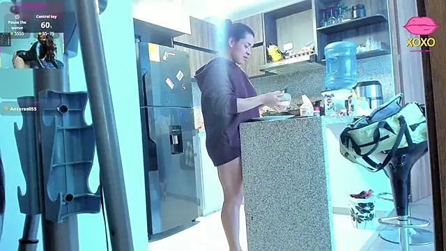 Bessie32 Chat XXX in diretta