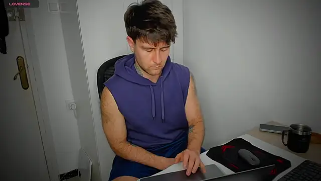 HonestAndrew Chat XXX live