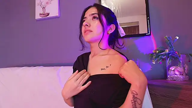 Chat XXX en directo de adara_johnson__