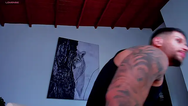 Santos_ramirez1: διαδικτυακό σόου στην κάμερα