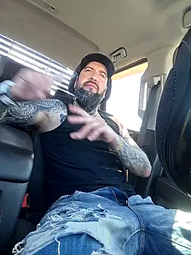 XXX chat uživo modela Beardedtattood