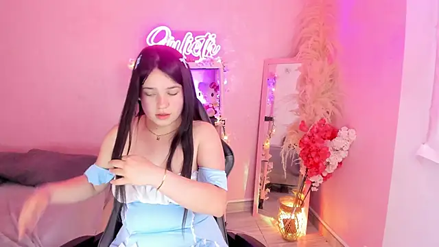 Julieth_Caandy: онлайн-секс-чат