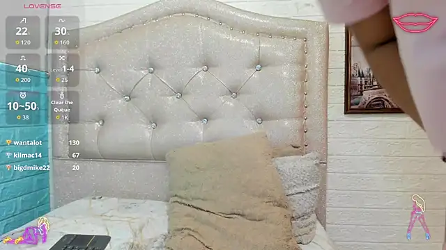 LITTLE-NESSA élő XXX-chatje