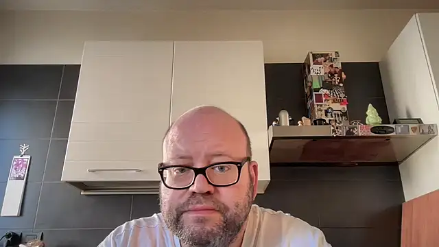 theitalianbear Chat XXX live