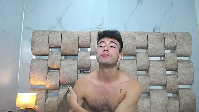 KathyAiden Show in webcam