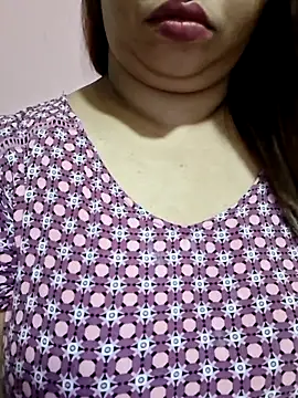 Ravina_patil1 Show in webcam