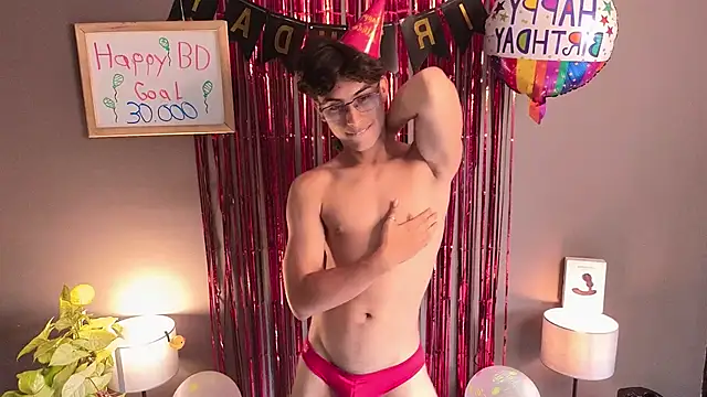 Aaron_Eze Live XXX-Chat