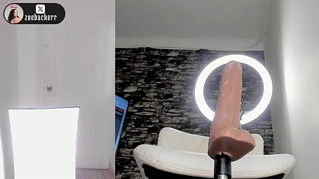 zoe_backer's Live XXX Chat