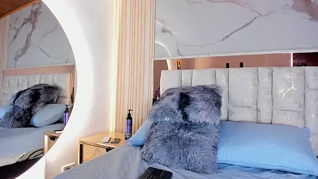 Naughty__Mom's Live XXX Chat