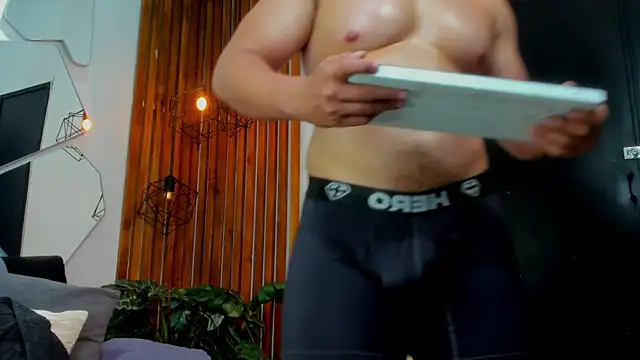 Chat XXX ao vivo de RomanCroft