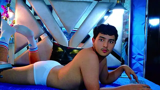 Show modela Oliver_Jamees na web-kameri